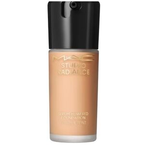 MAC Studio Radiance Serum-powered Foundation NW 22